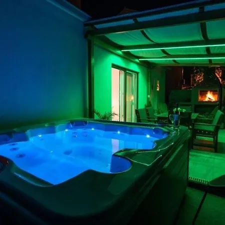 Boris St - Two Bedroom With Terrace And Jacuzzi شقة