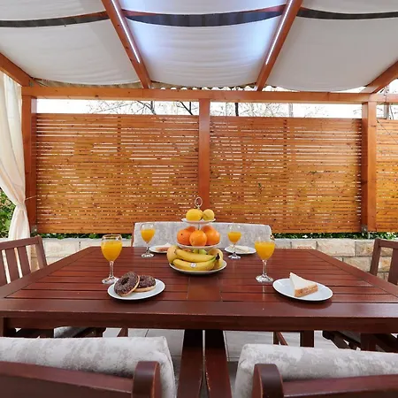 Boris St - Two Bedroom With Terrace And Jacuzzi * تروغير