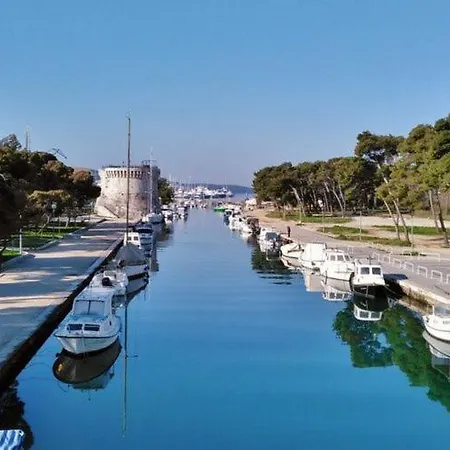 Boris St - Two Bedroom With Terrace And Jacuzzi شقة