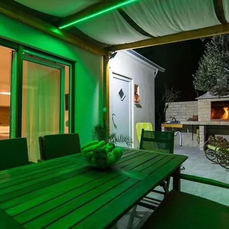 Boris St - Two Bedroom With Terrace And Jacuzzi * تروغير