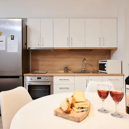 شقة Boris St - Two Bedroom With Terrace And Jacuzzi تروغير