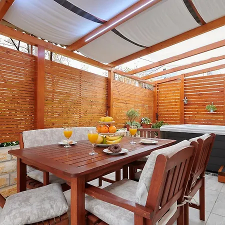 Boris St - Two Bedroom With Terrace And Jacuzzi شقة