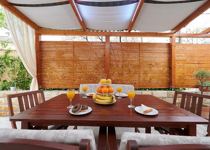 Boris St - Two Bedroom With Terrace And Jacuzzi * Trogir