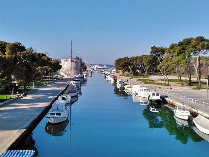 Boris St - Two Bedroom With Terrace And Jacuzzi Appartement