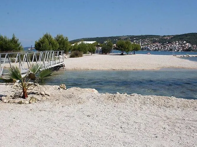 Boris St - Two Bedroom With Terrace And Jacuzzi Trogir