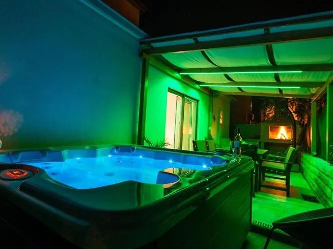 Apartment Boris St - Two Bedroom With Terrace And Jacuzzi Trogir