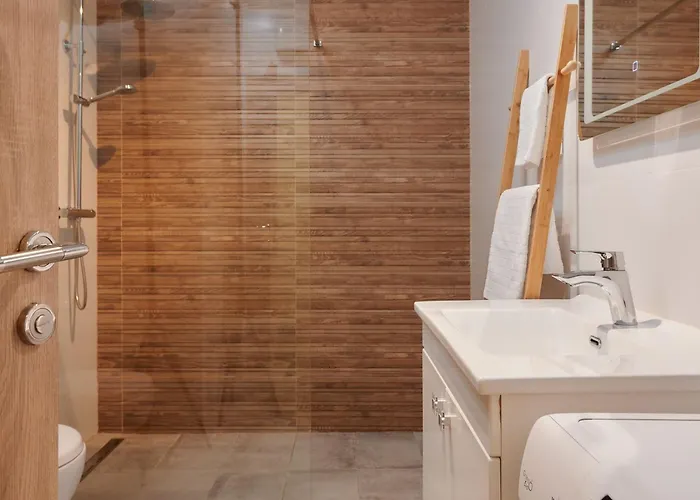 Boris St - Two Bedroom With Terrace And Jacuzzi *