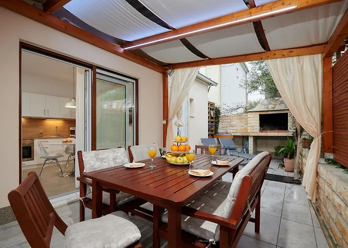Boris St - Two Bedroom With Terrace And Jacuzzi Apartment Trogir