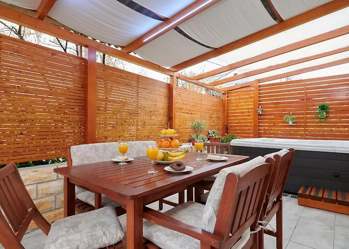 Boris St - Two Bedroom With Terrace And Jacuzzi Apartment