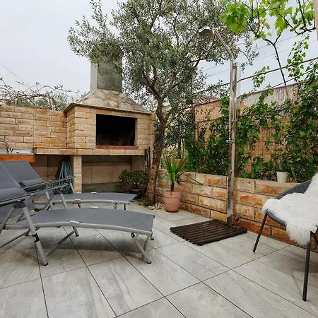 Boris St - Two Bedroom With Terrace And Jacuzzi Trogir