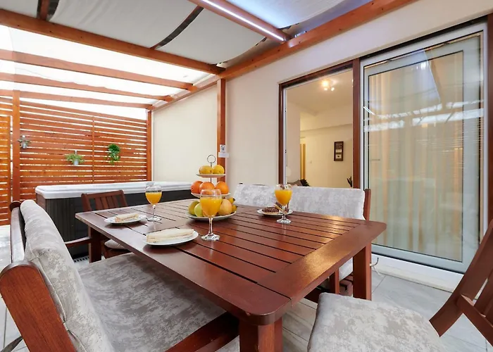 Boris St - Two Bedroom With Terrace And Jacuzzi *