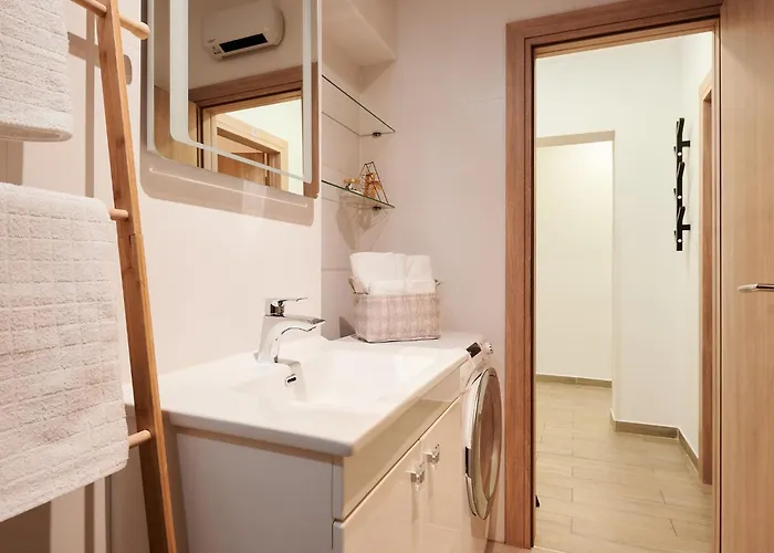 Boris St - Two Bedroom With Terrace And Jacuzzi * Trogir