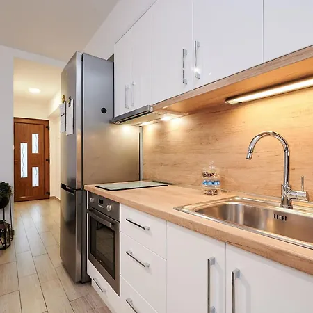 Daire Boris St - Two Bedroom With Terrace And Jacuzzi *