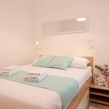 Boris St - Two Bedroom With Terrace And Jacuzzi Daire *