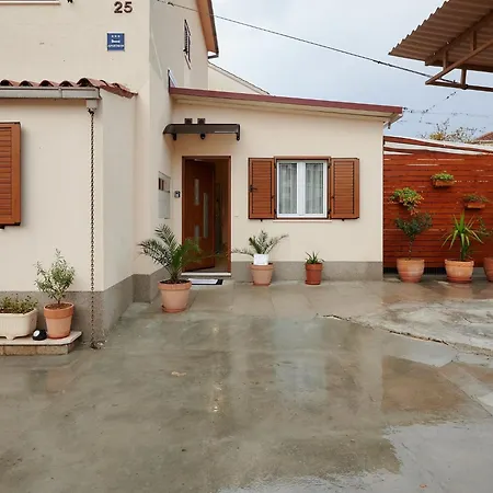 Boris St - Two Bedroom With Terrace And Jacuzzi Lägenhet Trogir