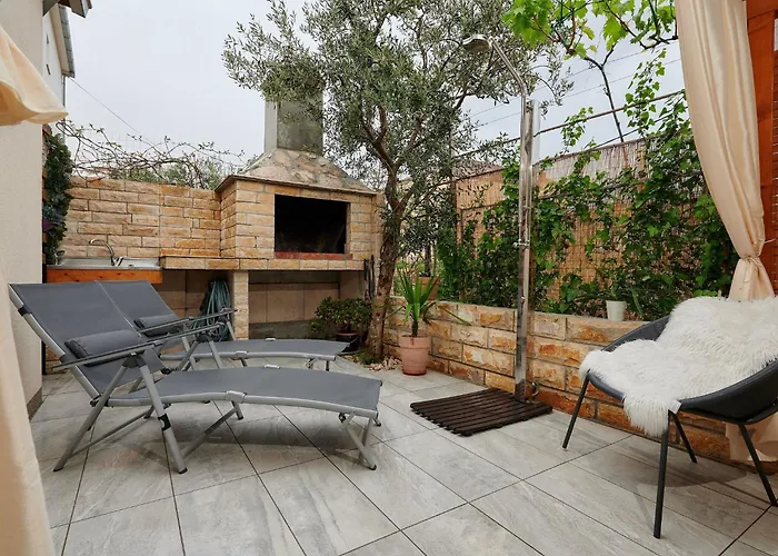 Boris St - Two Bedroom With Terrace And Jacuzzi Trogir